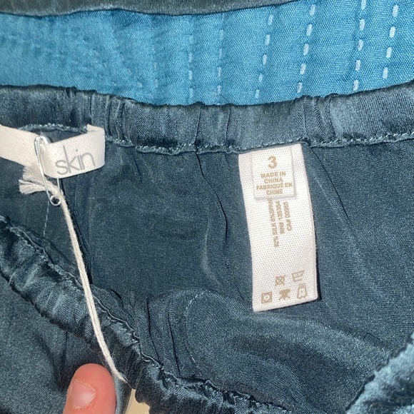 SKIN Peruvian Silk Pajama Set in Spruce. Size 3. MSRP 400$ - Picture 6 of 8